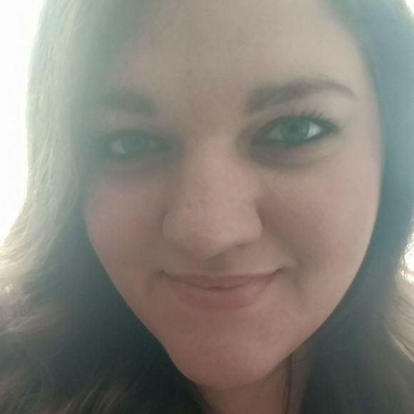 Meet your Posher, Sarah - Picture 2 of 3